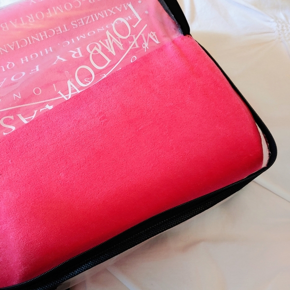 NWT London Lash Pink Eyelash Extension or Beauty Pillow & Cases - Picture 4 of 5
